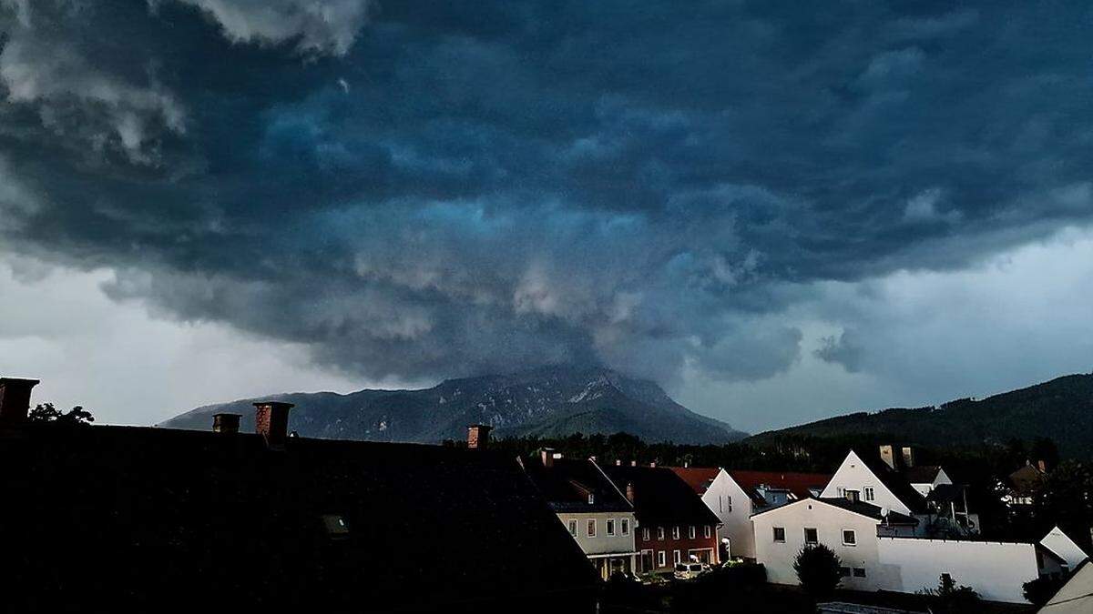 Niederschläge fallen selten als gemächlicher Landregen, sondern meist bei Unwettern als Starkregen – hier ein Bild vom Reiting