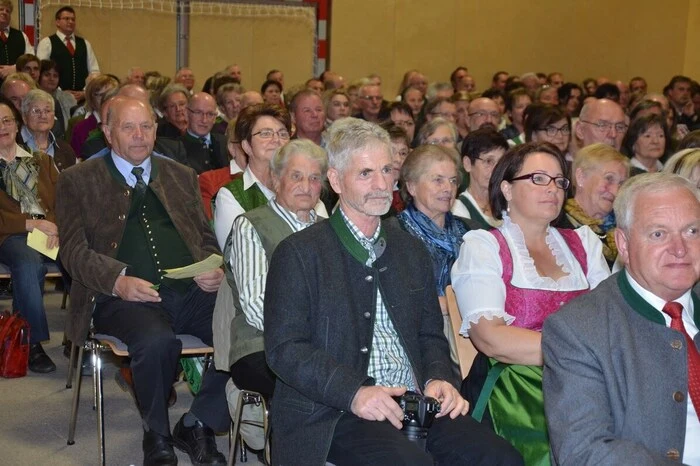 Mitgestaltet haben den Festabend auch der gemeinsame Chor Frauenchor und MGV Katsch, der „Gruber Zwogsang“ aus Tirol, die „Grazluppas“ aus Mariahof und als großer Star Lisa Valentin mit Schlager und Musicalbeiträgen.
