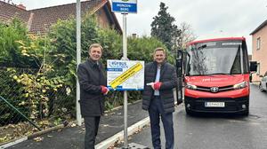 Stadtwerkedirektor Ronald Schindler und Bürgermeister Kurt Wallner freuen sich über den Ausbau des Rufbussystems