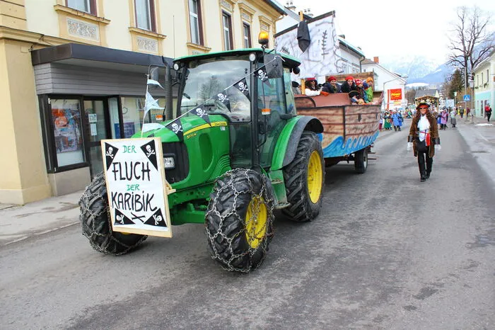 Der Fluch der Karibik traf Admont mit voller Härte - in Form von Süßigkeiten für die Kinder