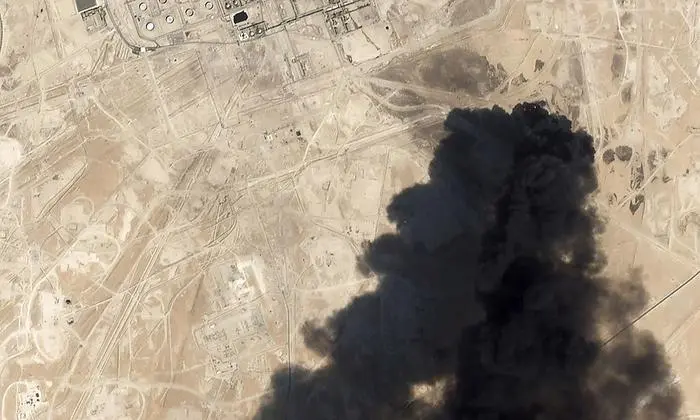 Der schwarze Rauch über Abakik war spogar auf Satellitenfotos zu sehen