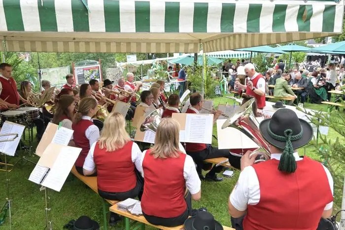 Auch die „Murtaler Kirchtagsmusi“, die „Schoffeichtkoglposcha“ aus Wörschach sowie die Geignmusi „G’strichn vui“ sorgten für ausgelassene Stimmung auf der Massenburg.