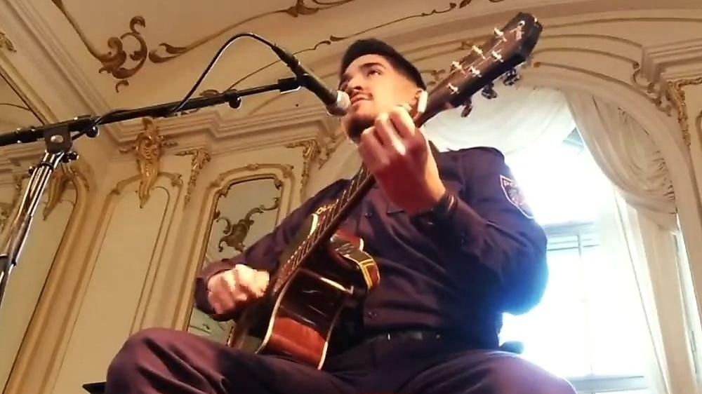 Musikeinlage Mit Video Polizei schickt schwungvolle Weihnachtsgrüße