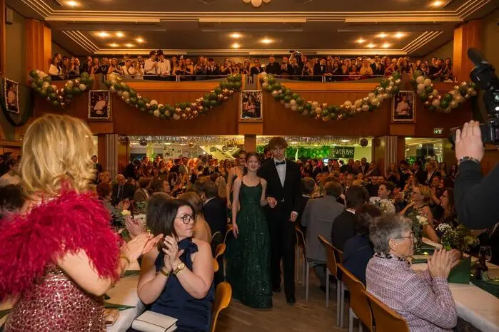 Sie feierten eine rauschende Ballnacht mit Ihren Eltern, Freunden und Verwandten . 