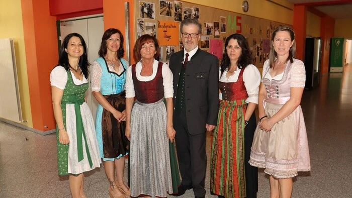 Klicken Sie sich durch die Fotoserie von der feierlichen Übergabe und Segnung der Mehrzweckhalle Mooskirchen.