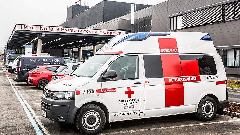 Der verletzte Radfahrer wurde ins Klinikum Klagenfurt gebracht