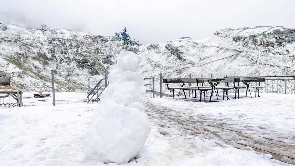 Zumindest in den Bergen wird sich ein Schneemann ausgehen.