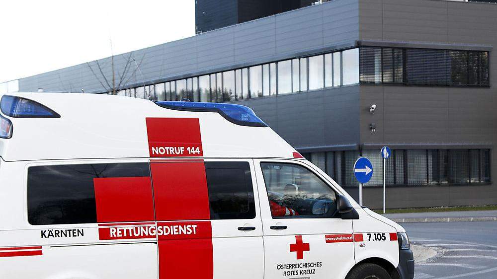 Der Verletzte wurde ins Klinikum Klagenfurt eingeliefert