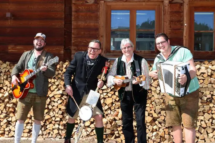 Am Foto von Links: Ewald Siebenhofer, Rudolf „Rudi“ Strableg, Manfred J. Schusser und Georg Drescher.

