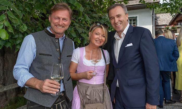 Ein Ex-GAK-Spieler trifft bei der Weinkost den Sturm-Präsident: Ralph Hasenhüttl mit Gattin Sandra und Christian Jauk 