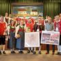 Die Bauernkapelle aus St. Lorenzen im Lesachtal zu Gast bei der Trachtenkapelle in Marktoffingen: Eva Wirtenberger, Michael Deibler, Lena Seiwald, Bernadette Hackl, Fabian Grimm, Gerald Kubin, Helmut Bauer und Christian Guggenberger