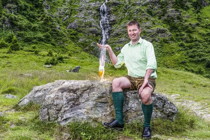 Bestes Wasser aus den Schladminger Tauern fließt direkt ins Schladminger Bier. Fotograf war hier Robert Sommerauer/Pixelmaker.