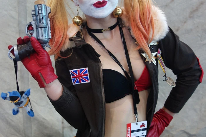 Cosplayerin Captain Harley Heartseeker kämpft vielleicht gegen den Brexit.