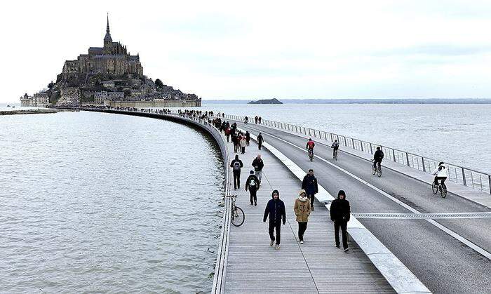 Feichtinger Brücke zur Klosterfelsinsel Mont-Saint-Michel in der Normandie