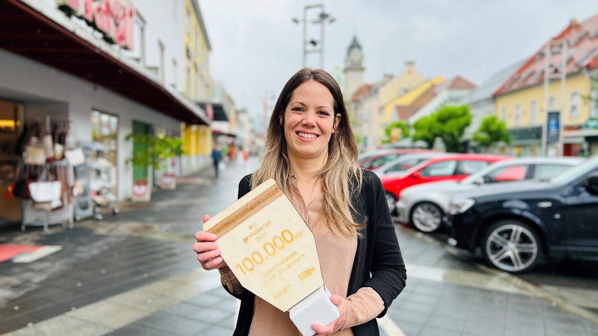 Katharina Dingsleder absolvierte ihre Lehre zur Tapeziererin und Dekorateurin im elterlichen Betrieb in Tillmitsch