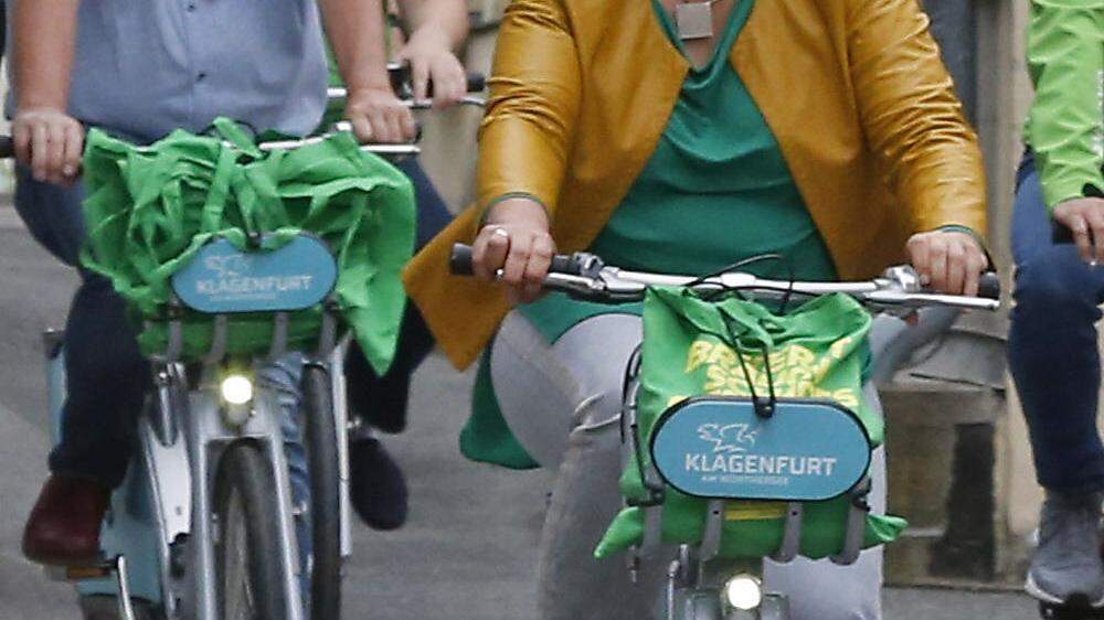 Den Wahlkampfauftakt in Klagenfurt gingen die Grünen radelnd an