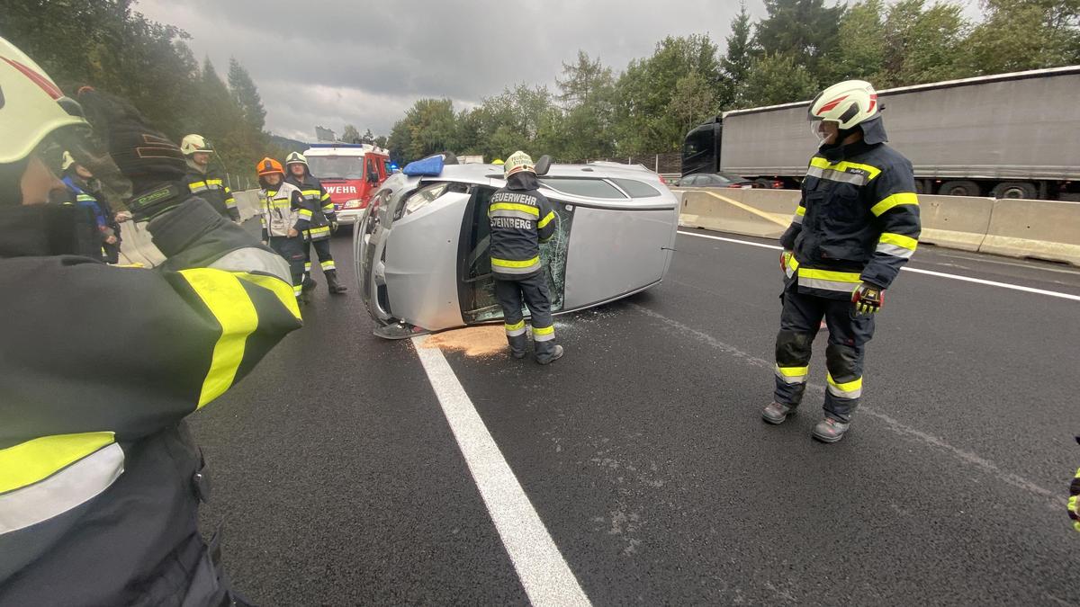 Der Lenker wurde bei dem Unfall verletzt