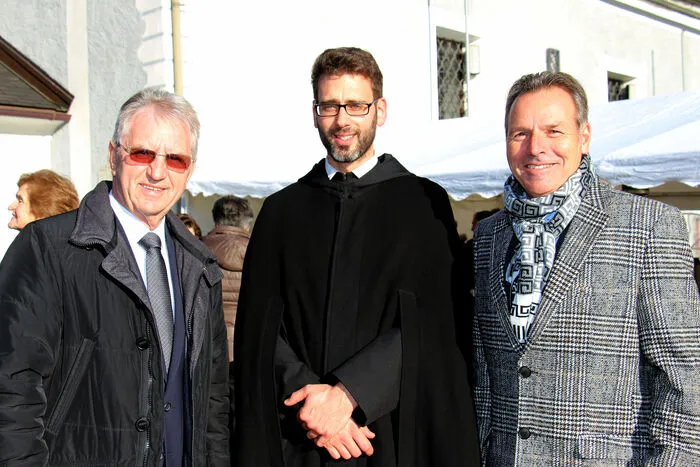 Albert Wutscher (links) organisierte musterhaft. Neben ihm Pfarrherr Nikolaus Reiter und Polizeiinspektionskommandant Helmut Sucher.