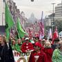 10.000 Menschen sollen gegen die Werksschließung in Brüssel protestiert haben. 