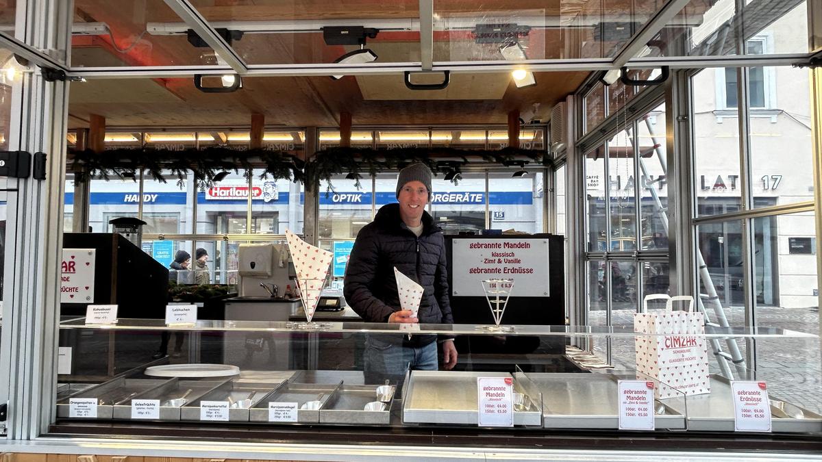 Aktuell wird die Mandelrösterei am Villacher Hauptplatz aufgebaut