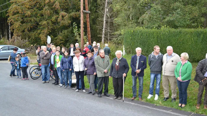 Es war wohl eines der größten Straßenbauprojekte der Region seit langem: Eineinhalb Jahre lang wurden im Wieser Ortsteil Limburg 8,5 Kilometer Kanalleitungen, 4,1 Kilometer Wasserleitungen und 3,8 Kilometer Straßen der Gemindegebiete Kreuzberg und Eichegg komplett erneuert.