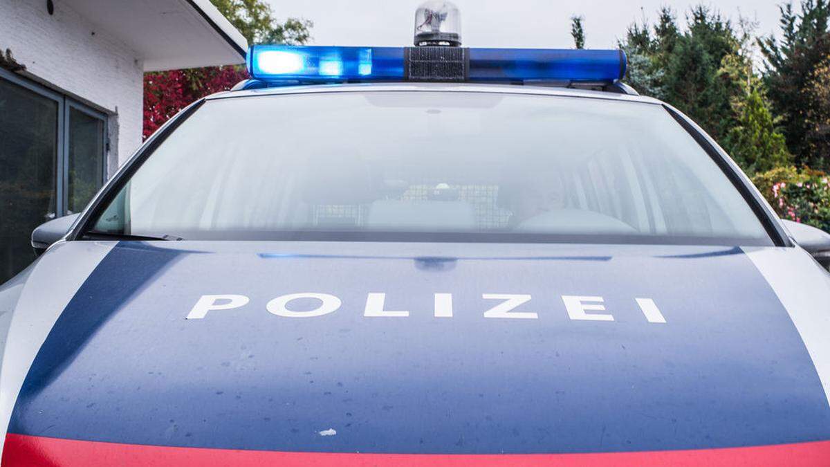 Polizeiauto wurde beschädigt