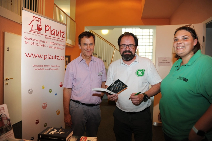 Signierstunde am Büchertisch der Buchhandlung Plautz aus Gleisdorf