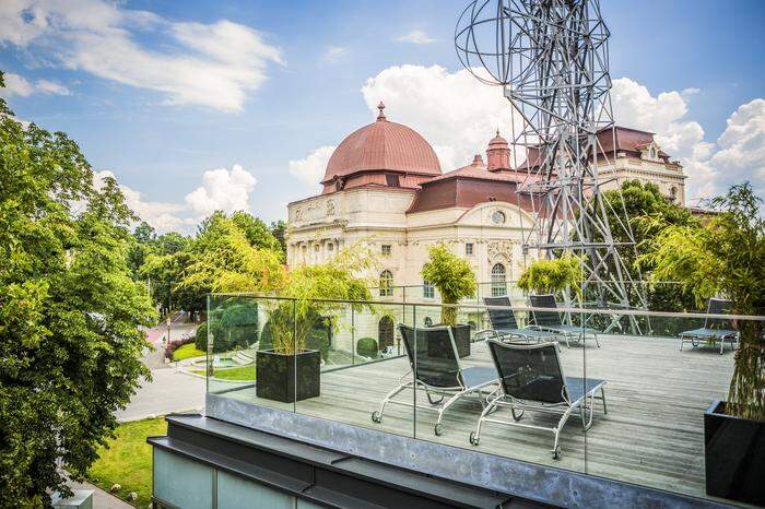 Die Sonnenterrasse ist ein Highlight im wahrsten Sinn des Wortes. Hier können die Mitglieder ihre Auszeit vom Alltag genießen