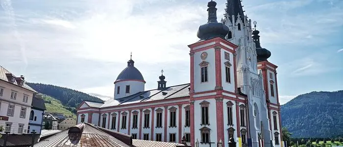 Die Messe wird in der Basilika aufgeführt