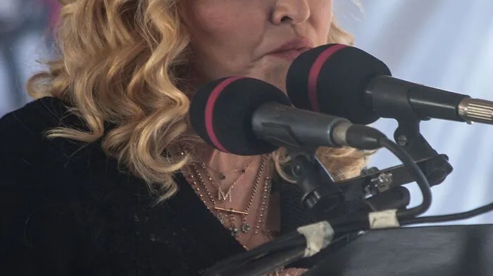 US-Popsängerin Madonna hat in Malawi einen von ihrer Stiftung finanzierten neuen Krankenhausflügel für Kinderchirurgie eröffnet.