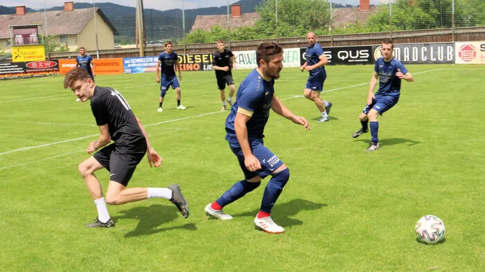 Strahlend blauer Himmel, sommerliche Temperaturen und ein buntes Programm waren der perfekte Mix für einen gelungenen Nachmittag mit viel Action im ASK Köflach-Stadion.