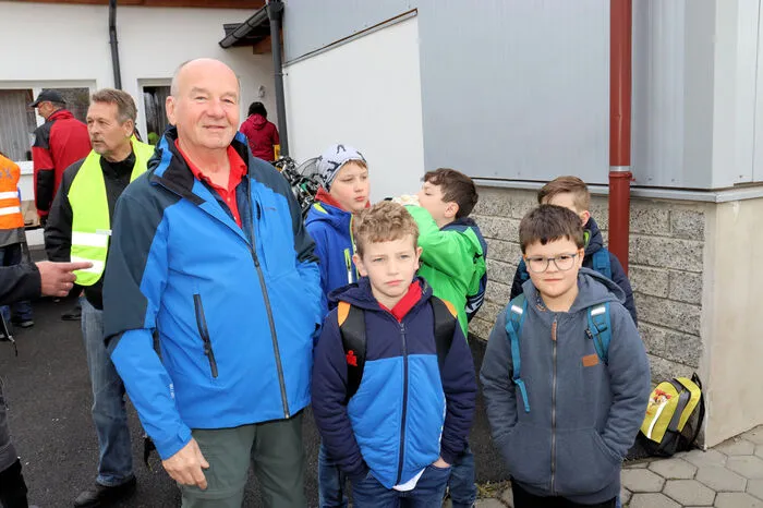 ... Schüler und Schülerinnen der beiden Pflichtschulen (Volks- und Neue Mittelscheule), Mitglieder der Jagdgesellschaften, der Berg- und Naturwacht und des Naturschutzbundesin den Dienst der guten Sache.
