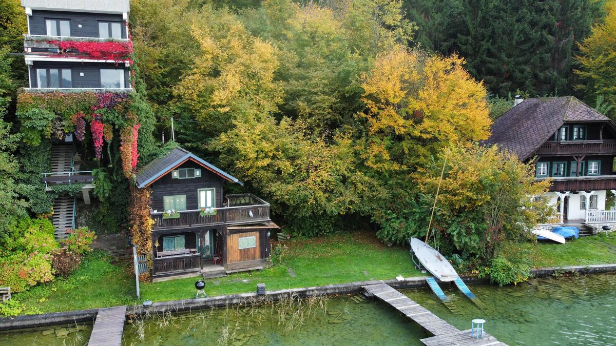 Diese Liegenschaft (Mitte) an der Wörthersee-Süduferstraße kam am Mittwoch am Bezirksgericht Klagenfurt unter den Hammer 