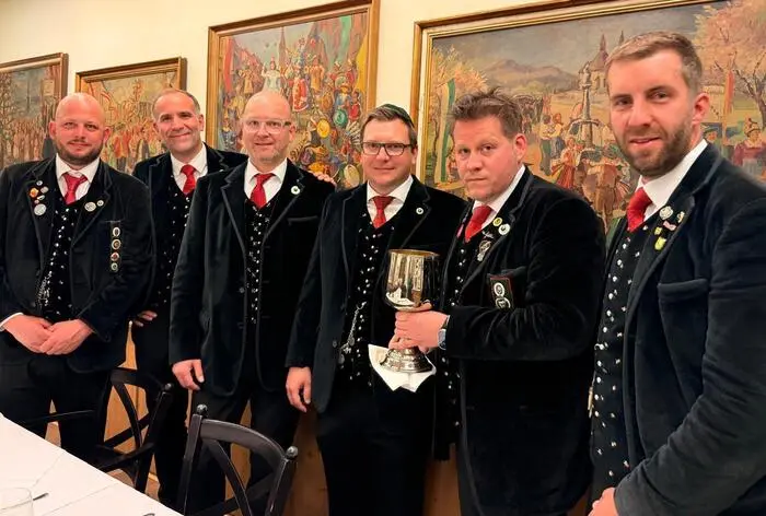 Als neuer aktiver Bauer wurde Ende April Markus Frohnwieser (dritter von rechts) aufgenommen. Am Bild mit: (v.l.n.r.) Philipp Köfler, Gert Schwanter, Horst Freunschlag, Kurt Maschke und Michael Grossegger