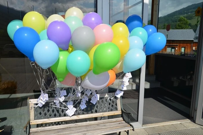 Das Team im Kindergarten wird von Barbara Wirnsberger geleitet, sie wird von drei weiteren Pädagoginnen und vier Betreuerinnen unterstützt.