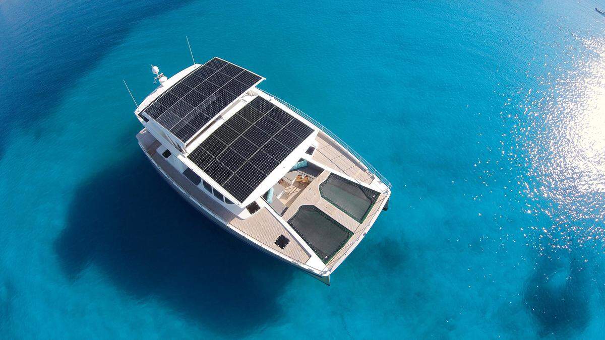 Solarbetriebene „Silent Yacht“