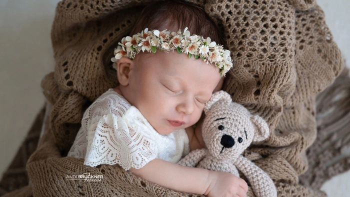 Am 16. Juni hat Elora mit 2.745 Gramm und 49 Zentimetern die Familie  perfekt gemacht. Elodie freut sich schon darauf, ihrer kleinen Schwester die Welt zu zeigen, während Alexandra Edelhofer und Andre Gamperl zu Hause in Schäffern ihr doppeltes Mädchenglück genießen. 
