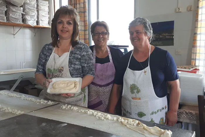 Der mit Feta gefüllte Strudel ist klassisch für die Sporaden. Die Bäuerinnen stellen ihn selbst her