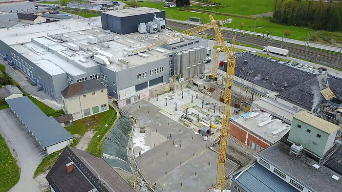 Am Stainacher Stammsitz der Ennstal-Milch-Molkerei entsteht die neue Produktionshalle