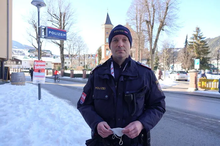 Polizeisprecher Heimo Kohlbacher informiert und unterstützt beim Einsatz die Presse