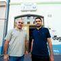 Erdal Akdağ und Hasan Barlas vor der Mevlana Camii Moschee in Graz