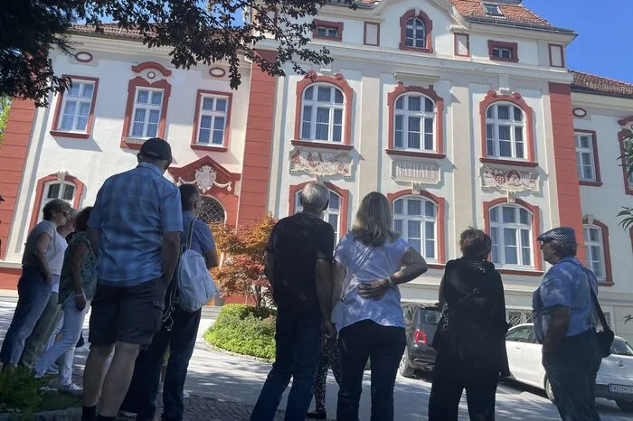 Auch am Rathaus gibt es einiges zu entdecken.