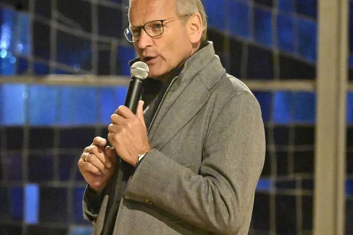 Einführende Worte von Arnold Mettnitzer.