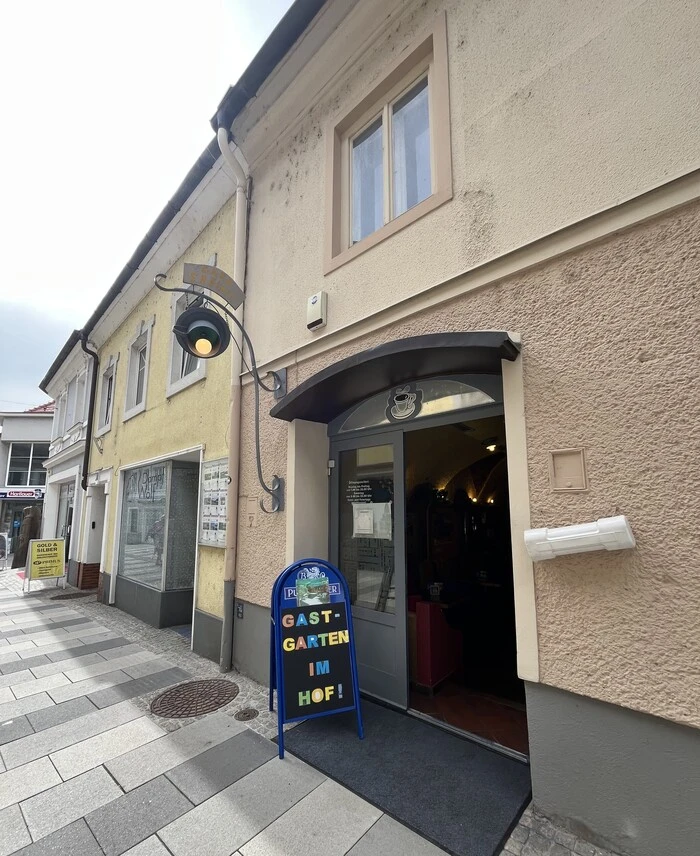 Das Café s’Häferl liegt in der Fußgängerzone in der Sporergasse in Wolfsberg