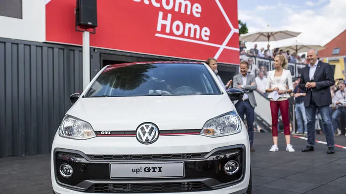 Der Wörthersee gehört den GTI-Fans. Auch am zweiten Tag des offiziellen Treffens geht es vor allem in Reifnitz rund. Unter anderem wurde am Donnerstag der neue VW Up GTI präsentiert.