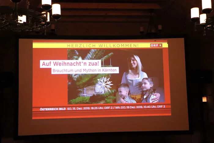 „Auf Weihnacht*n zua“ Ausstrahlungstermin im ORF:Sonntag, 15. Dezember 2019 um 18:15 Uhr, im ORF 2 Das ORF-Kärnten Produktionsteam war:Gestaltung und Sprecher: Carl Hannes PlantonKamera: Andreas SachererTon: Christian FindingSchnitt und Tonmischung: Andreas KelichMaske: Elke Sommer