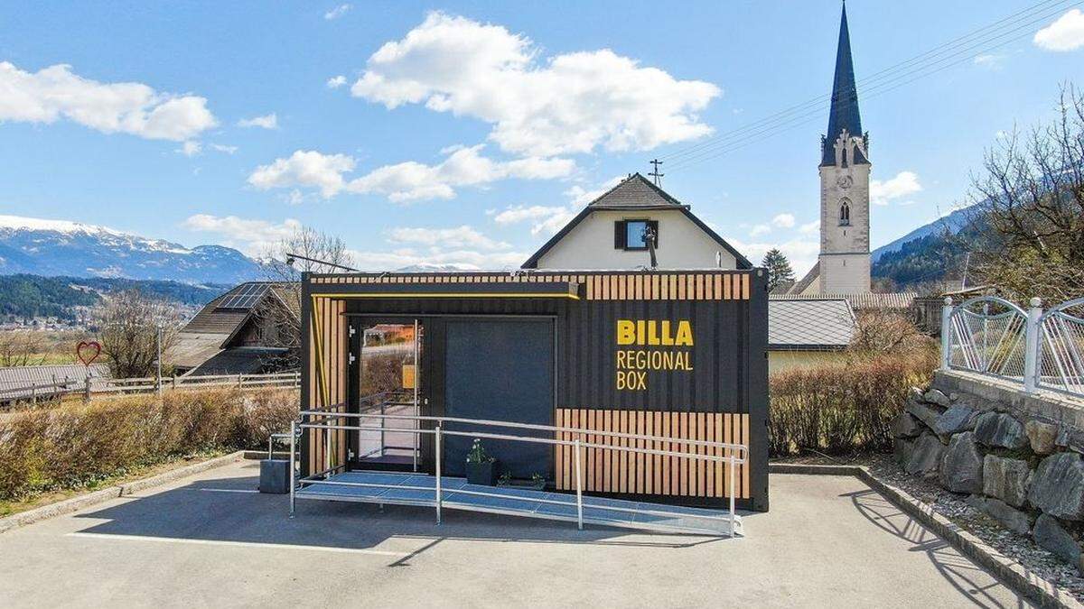 Österreich-Premiere in Baldramsdorf bei Spittal: Die Billa-Regional-Box steht in Sichtweite zur Kirche