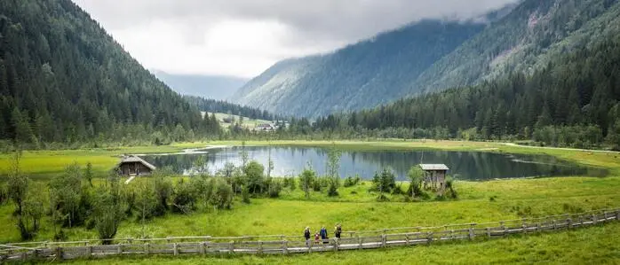 Blick auf den Stappitzer See und den Naturerlebnisweg Seebachtal