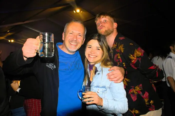 Im Festzelt sorgte die Band  „Die Fürsten“ für Unterhaltung. In der Freiluftdisco heizte „DJ Sammy“ den Gästen und zahlreiche Polterformationen ein. Er ließ keinen Musikwunsch offen und spielte bis in die frühen Morgenstunden.