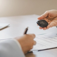Beim privaten Kauf eines Gebrauchtwagens heißt es „Cash for Car“. Beim Händler nicht unbedingt.